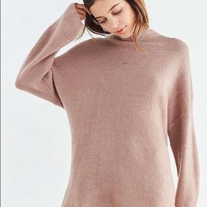 URBAN OUTFITTER mock neck sweater